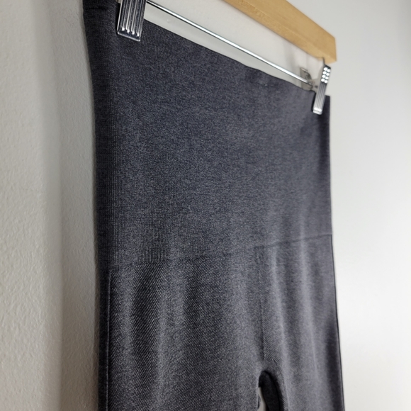 Spanx Look At Me Now High Waist Compression Panel Cropped Leggings - Picture 3 of 9